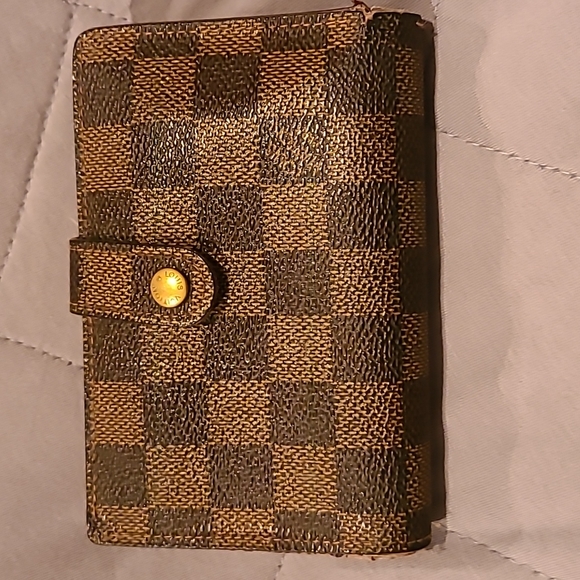 Louis Vuitton Handbags - Louis Vuitton LV Damier Ebene Kisslock Wallet